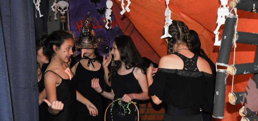 Escola de Chapec&oacute; festeja Halloween