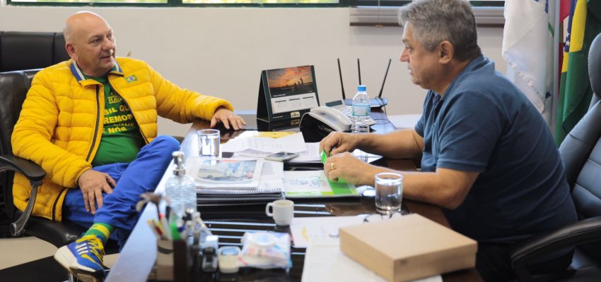 Empresário Luciano Hang prestigia a abertura do Natal em Chapecó