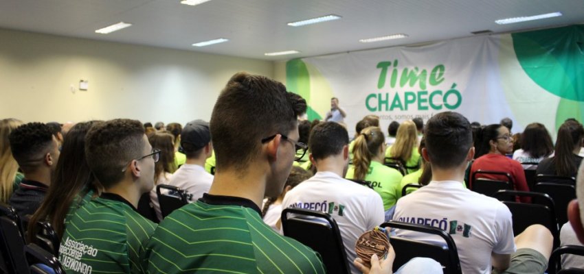 Atletas participantes do JASC s&atilde;o homenageados em Chapec&oacute;