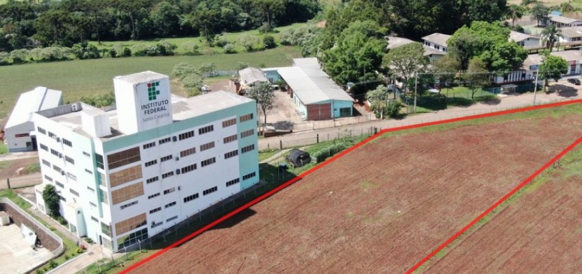 Presidente anuncia ao prefeito de Chapec&oacute; a desapropria&ccedil;&atilde;o de &aacute;rea para ampliar o IFSC