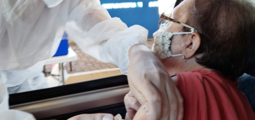 Vacinados 397 idosos, com mais de 83 anos, na manhã de domingo