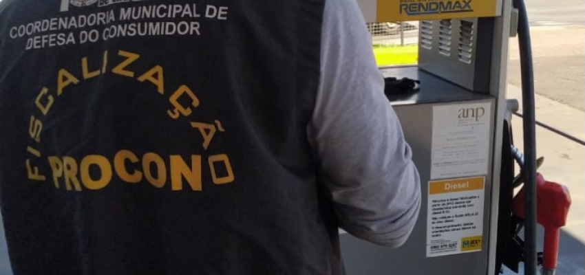 Procon de Chapecó encaminha ofício e fiscaliza postos de combustíveis
