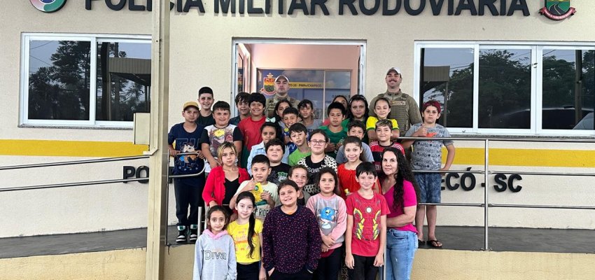 Estudantes da EBM Linha Campinas visitam o 2º Comando de Polícia Militar Rodoviária de Chapecó