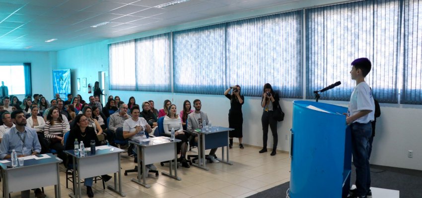 Alunos da Rede Municipal de Ensino s&atilde;o classificados para a final do Orat&oacute;ria nas Escolas