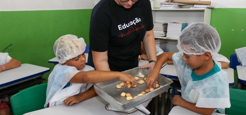 Bolachas Fit de Páscoa são produzidas em escola municipal