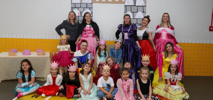 Baile real estimula imagina&ccedil;&atilde;o e criatividades atrav&eacute;s de hist&oacute;rias infantis em creche municipal