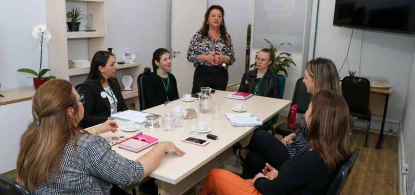 Secretaria de Educação de Chapecó recebe representantes de São Lourenço do Oeste