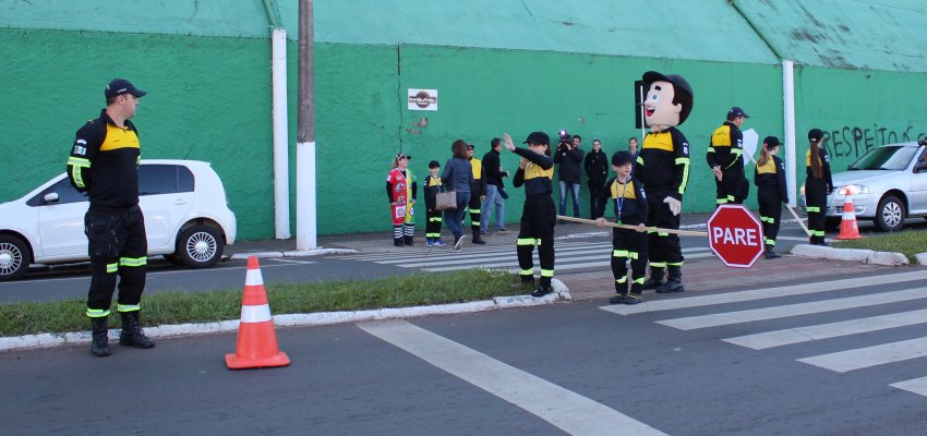 Refor&ccedil;o no tr&acirc;nsito! Conhe&ccedil;a o Projeto Agente de Tr&acirc;nsito Mirim