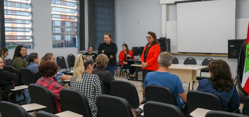 Empossado o novo Conselho de Alimenta&ccedil;&atilde;o Escolar