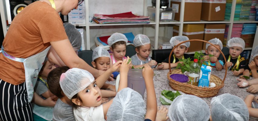 Panquecas da Chape são preparadas em Oficina de Culinária