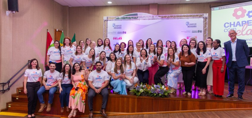 CHAPECÓ COM ELAS projeto realiza cerimonia de formatura