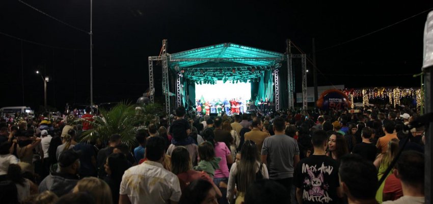Guilherme e Santiago fazem show do Natal do Brasil no parque Edir de Marco
