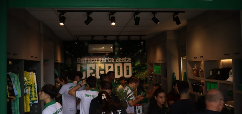 Chape Futsal inaugura loja e estende associa&ccedil;&atilde;o a pre&ccedil;o especial