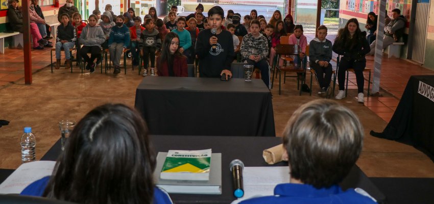 J&uacute;ri simulado &eacute; apresentado pelos estudantes da EBM Al&eacute;cio Alexandre Cella