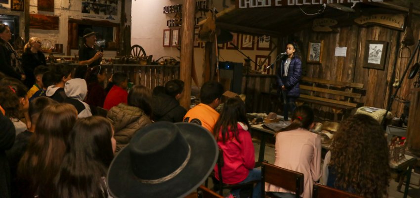 Estudantes trabalham sobre o tropeirismo por meio da poesia