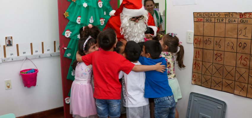Campanha Papai Noel dos Correios realiza entrega de brinquedos