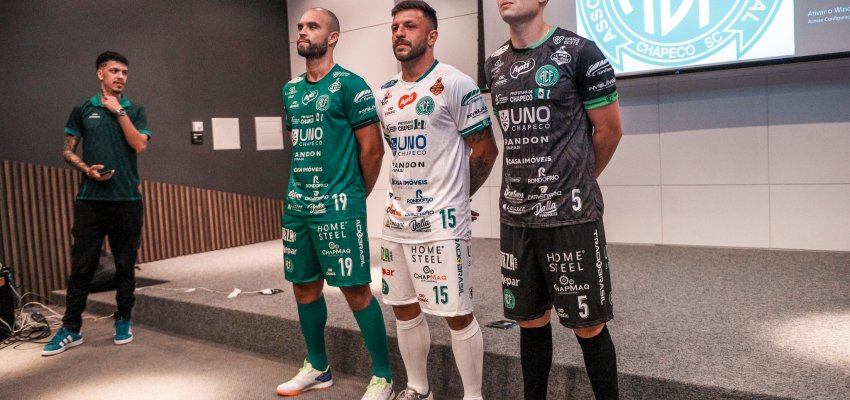 Em noite de homenagens, Chapecoense Futsal apresenta os novos uniformes