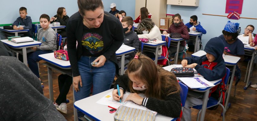 Estrat&eacute;gias pedag&oacute;gicas visam garantir a alfabetiza&ccedil;&atilde;o de estudantes do Ensino Fundamental