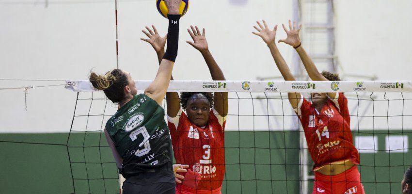 Prefeitura de Chapec&oacute;/ACV/Unoesc &eacute; superada pelo Tijuca T&ecirc;nis Clube