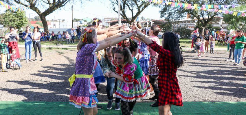 Festas julinas reúnem famílias da Rede Municipal de Ensino
