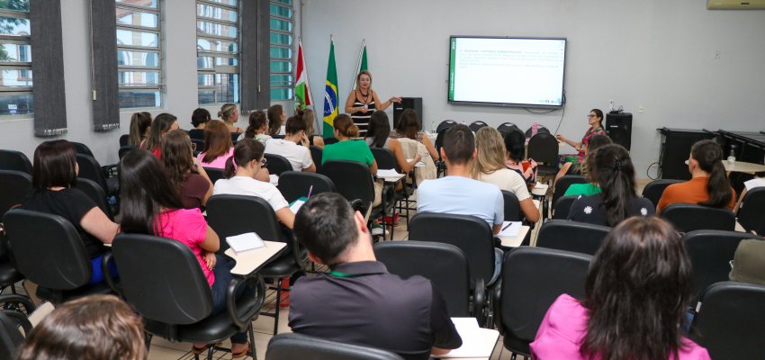 Destinação correta de recursos públicos é tema de formação na Rede Municipal de Ensino
