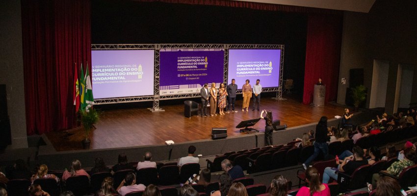 Chapecó recebe o 4º Seminário Regional sobre Educação promovido pela AMOSC