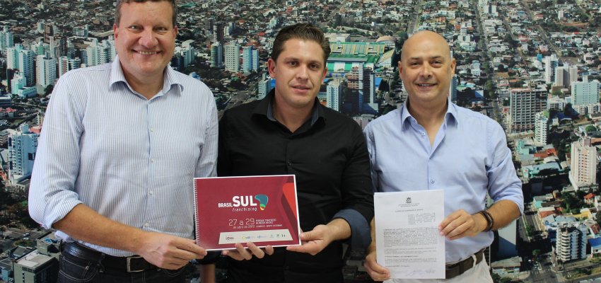 Assinado Termo de Coopera&ccedil;&atilde;o para Feira Brasil Sul de Franchising