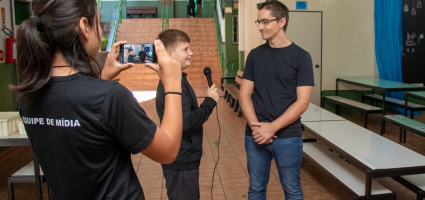 EBM Herbert de Souza incentiva estudantes na área de comunicação