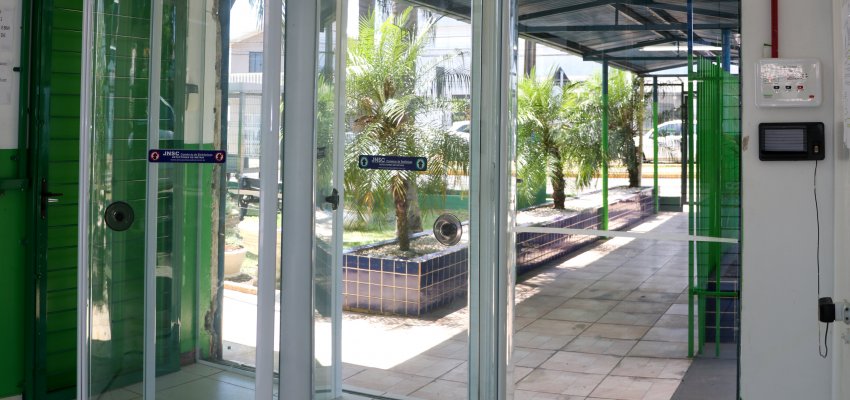 Chapecó instala portas com detectores de metais em cinco escolas