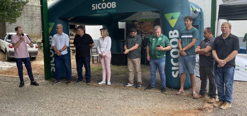 Prefeitura inaugura churrasqueira e casa de carne no bairro Vila Real