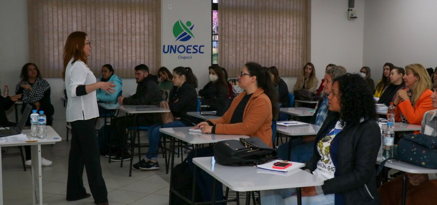 Mais de 1,9 mil professores participam de formação pedagógica