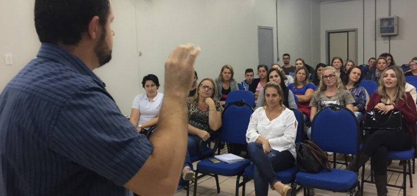 Prefeitura oferece curso de libras