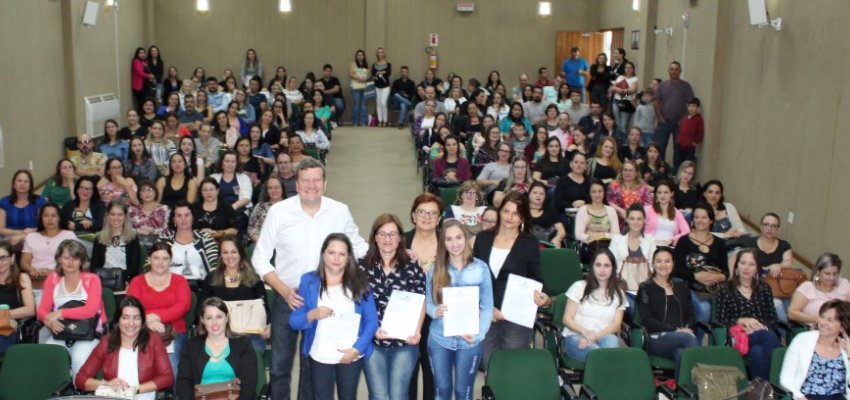 Professores s&atilde;o efetivados em Chapec&oacute;