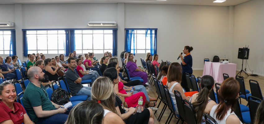 Secretaria de Educa&ccedil;&atilde;o realiza forma&ccedil;&atilde;o sobre escuta ativa