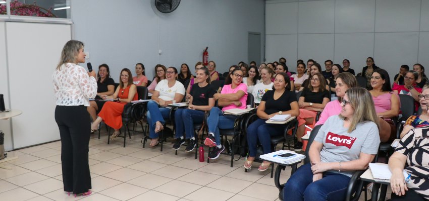 Secretários de centros de educação infantil e  escolas municipais recebem formação