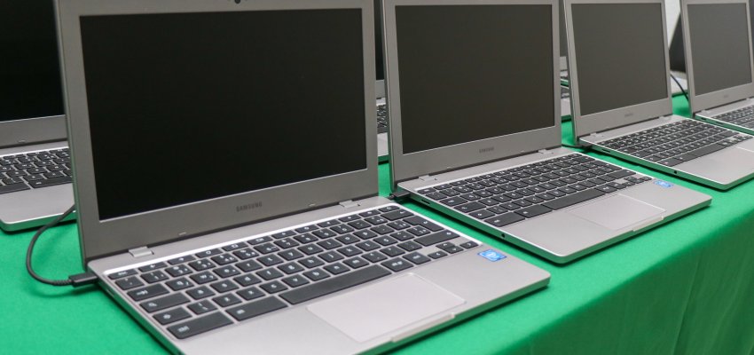 Chromebooks são entregues aos professores de Pensamento Computacional