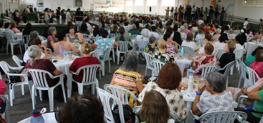 Atividade comemora o dia das m&atilde;es na Cidade do Idoso