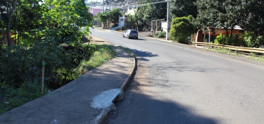 Riacho na Rua Jo&atilde;o XXIII recebe drenagem