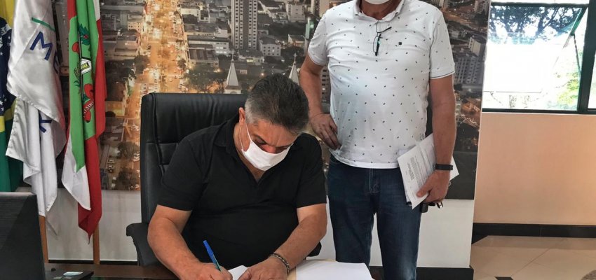 Administração encaminha projeto para retirada de veículos abandonados em vias públicas