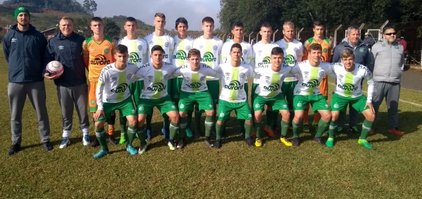 Chapec&oacute; vence no futsal e handebol nos Joguinhos