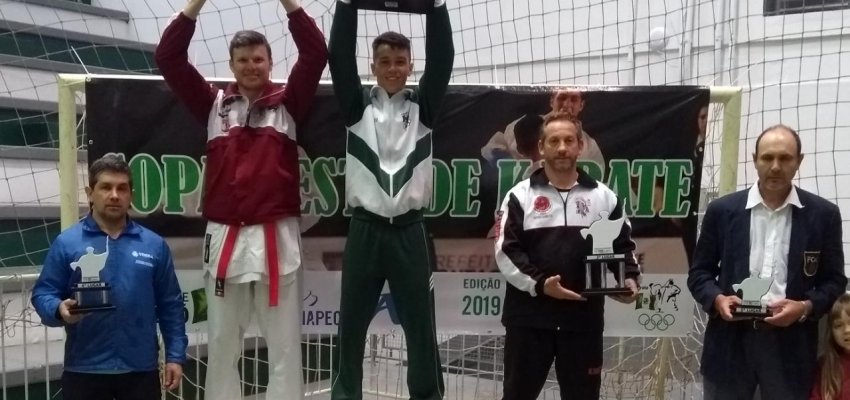 Chapec&oacute; &eacute; a campe&atilde; geral da 5&ordf; Copa Oeste de Karate.