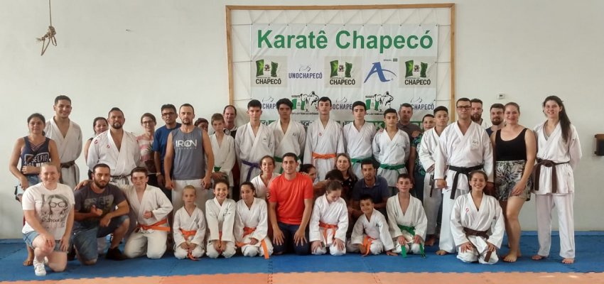 Karate realiza exame de faixa
