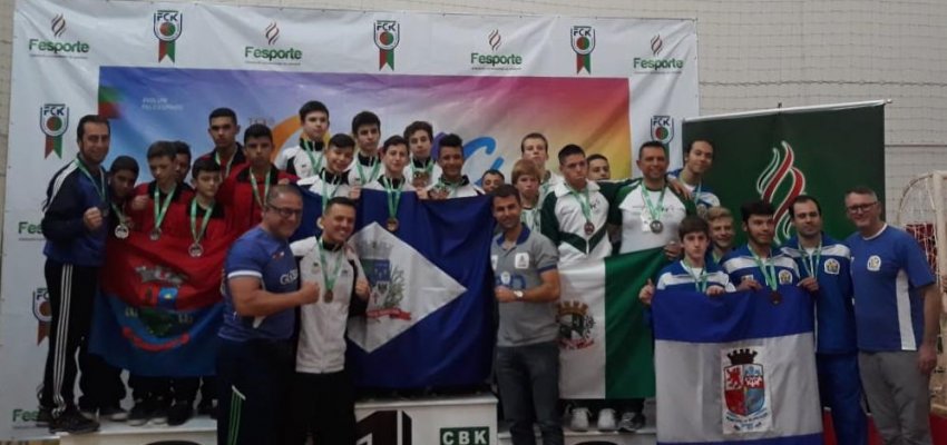 Karate de Chapec&oacute; tem grande participa&ccedil;&atilde;o na OLESC