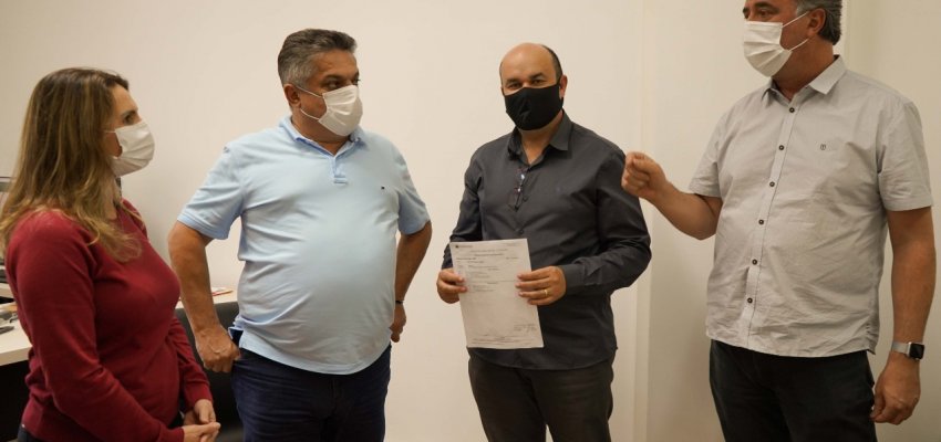 Deputado destina R$ 300 mil para informatização das escolas municipais