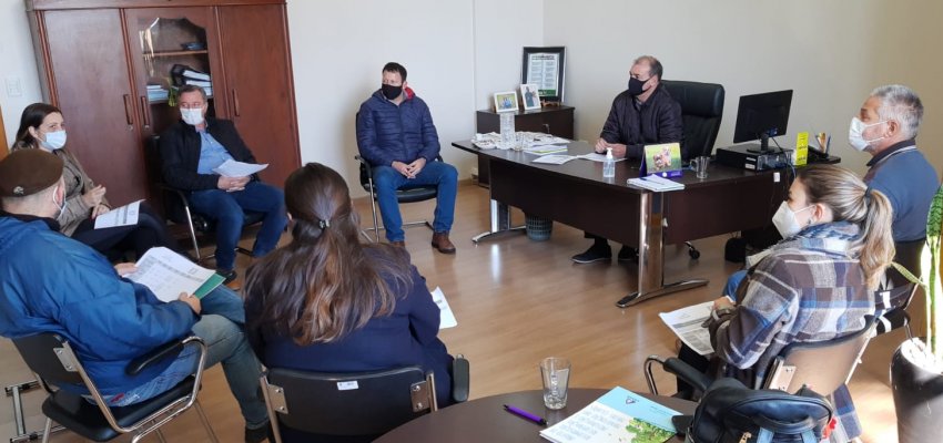 Administração apoia limpeza do Lajeado São José