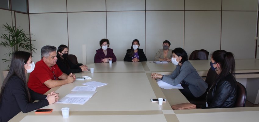 Vereadoras apresentam projeto de banco de leite humano ao prefeito