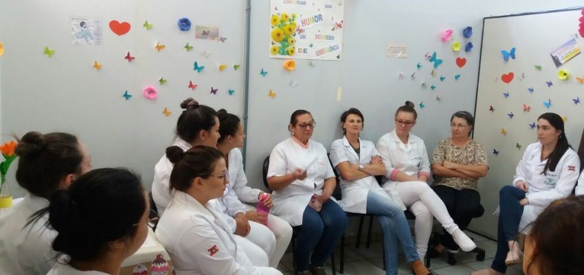 Ambulat&oacute;rio de Les&otilde;es: Roda de conversa e artesanato s&atilde;o utilizados como ferramenta