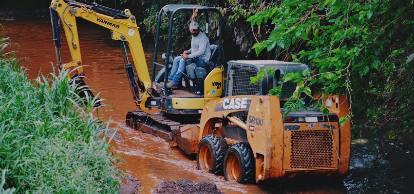 Inicia limpeza e desassoreamento de rios em pontos de alagamento
