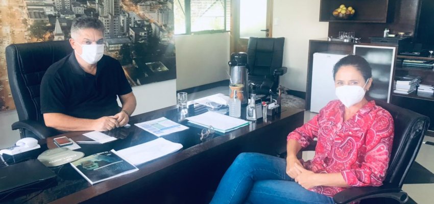Rua Coberta é tema de encontro entre deputada e prefeito de Chapecó
