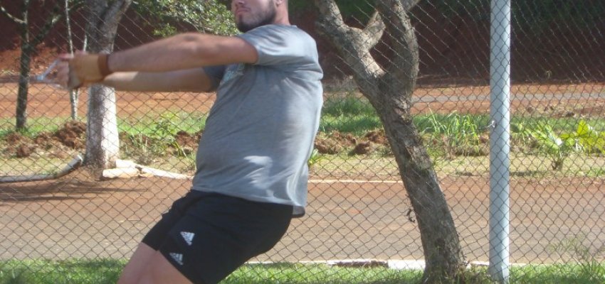 Atleta de Chapecó visa o topo nacional no lançamento de martelo